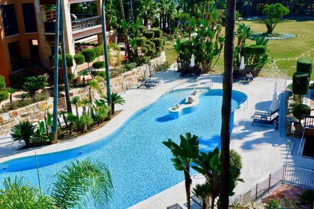 3 quarto Penthouse para venda em Marbella com piscina garagem - 1 300 000 € (Ref: 9553455)