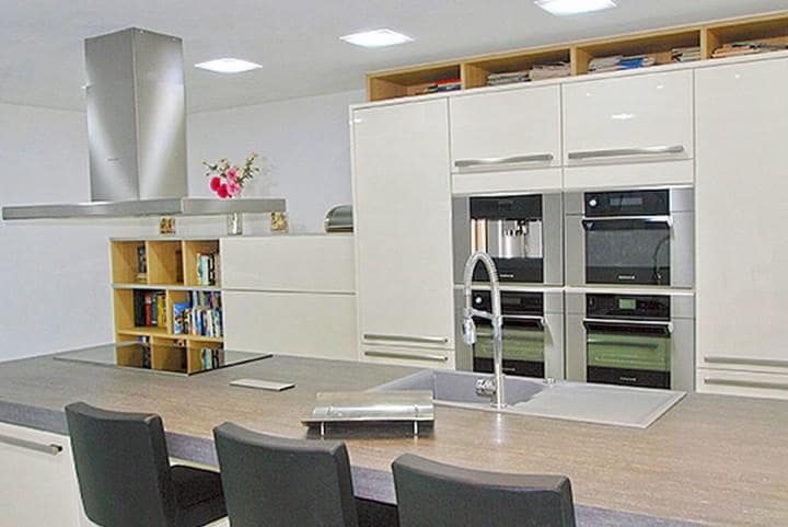 Apartamento de 3 habitaciones en Puerto Banus en venta con piscina garaje - 1.250.000 € (Ref: 9553456)