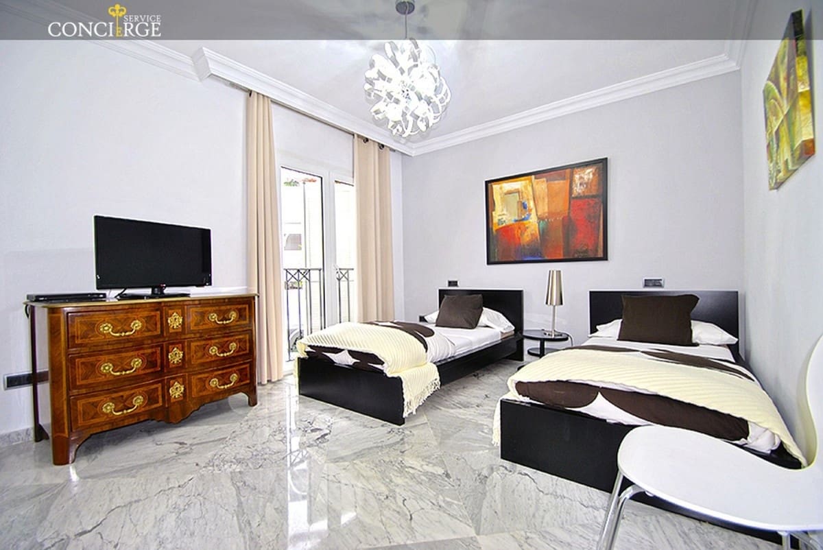 Apartamento de 3 habitaciones en Puerto Banus en venta con piscina garaje - 1.250.000 € (Ref: 9553456)