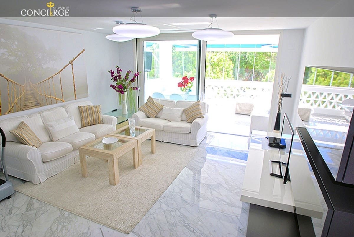 Apartamento de 3 habitaciones en Puerto Banus en venta con piscina garaje - 1.250.000 € (Ref: 9553456)