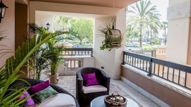 Apartamento de 2 habitaciones en Marbella en venta con piscina garaje - 695.000 € (Ref: 9553464)