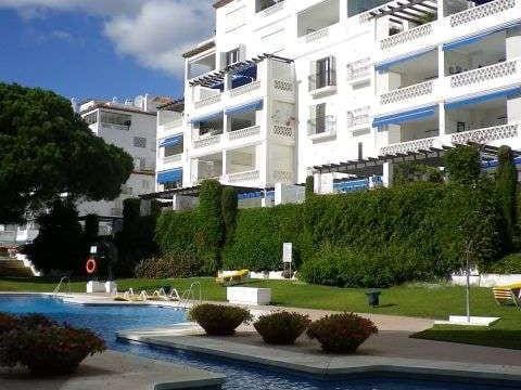 3 quarto Apartamento para venda em Puerto Banus com piscina - 1 200 000 € (Ref: 9553465)