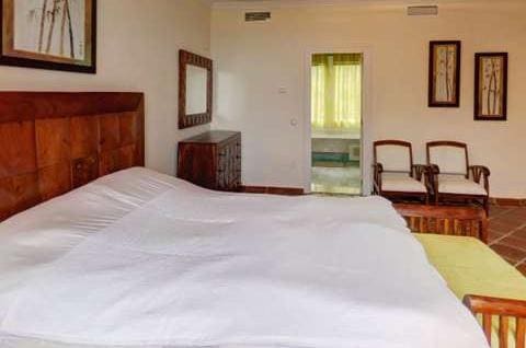 3 quarto Casa em Banda para venda em Casares com piscina garagem - 850 000 € (Ref: 9553466)