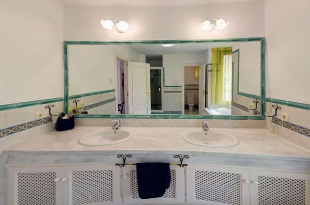 3 quarto Casa em Banda para venda em Casares com piscina garagem - 850 000 € (Ref: 9553466)