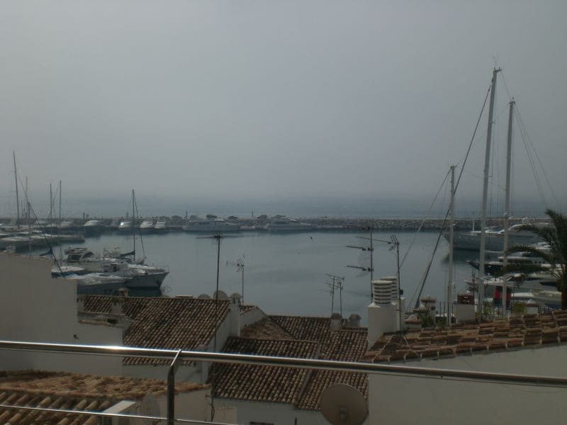 2 sypialnia Apartament na sprzedaż w Puerto Banus z basenem garażem - 780 000 € (Ref: 9553467)