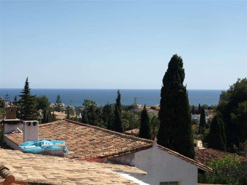 4 bedroom Townhouse for sale in Marbella with pool - € 899,000 (Ref: 9553472)