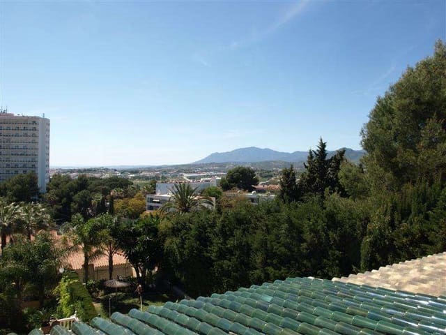 4 soveværelse Byhus til salg i Marbella med swimmingpool - € 899.000 (Ref: 9553472)