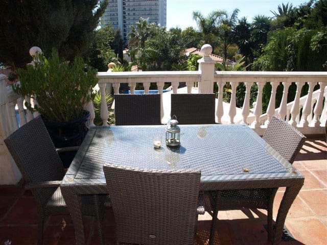 4 soveværelse Byhus til salg i Marbella med swimmingpool - € 899.000 (Ref: 9553472)