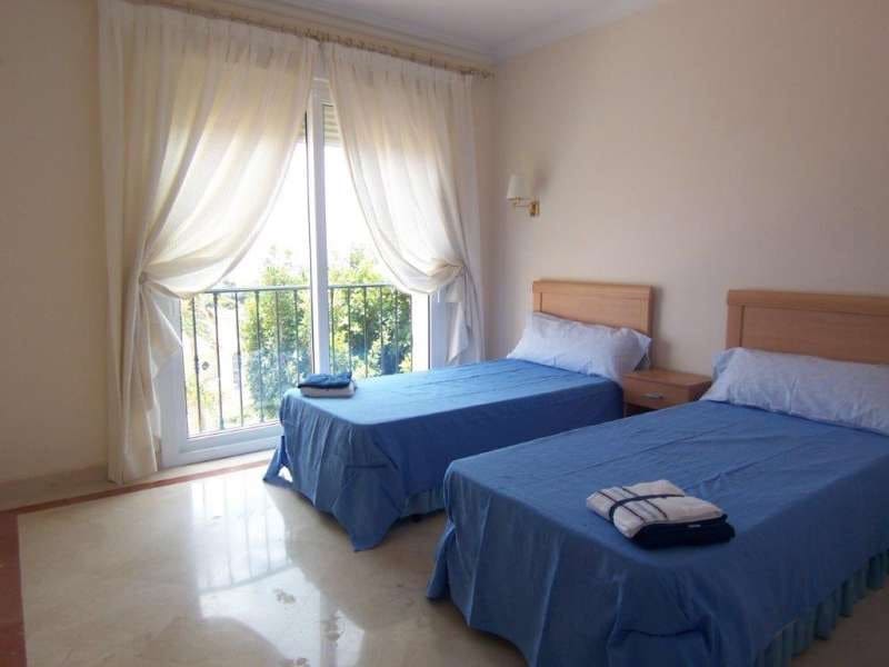 7 bedroom Villa for sale in Marbella with pool garage - € 2,450,000 (Ref: 9553474)