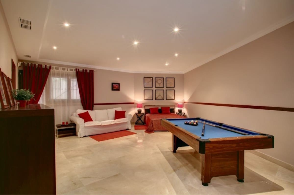 4 quarto Moradia para venda em Benahavis com piscina garagem - 1 325 000 € (Ref: 9553482)