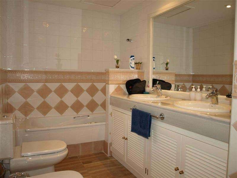 2 makuuhuone Huoneisto myytävänä paikassa Marbella mukana uima-altaan - 530 000 € (Ref: 9553485)