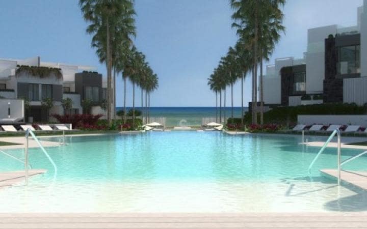 Casa de 3 habitaciones en Estepona en venta con piscina garaje - 1.140.000 € (Ref: 9553489)