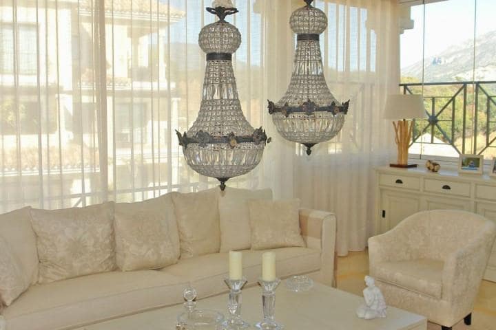 Apartamento de 2 habitaciones en Marbella en venta con piscina garaje - 1.695.000 € (Ref: 9553491)