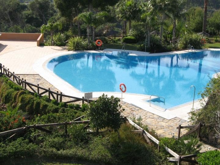 Apartamento de 2 habitaciones en Marbella en venta con piscina garaje - 1.695.000 € (Ref: 9553491)