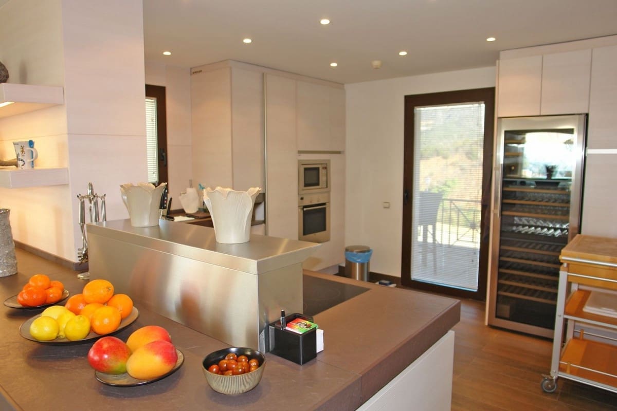 Apartamento de 2 habitaciones en Marbella en venta con piscina garaje - 1.695.000 € (Ref: 9553491)