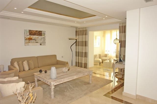 Apartamento de 2 habitaciones en Marbella en venta con piscina garaje - 1.695.000 € (Ref: 9553491)