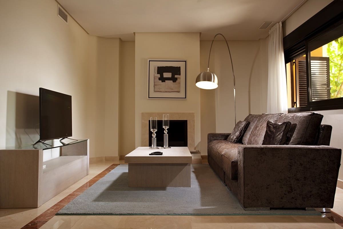 4 bedroom Apartment for sale in Puerto Banus with pool garage - € 1,163,500 (Ref: 9553492)