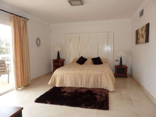 Chalet de 5 habitaciones en Marbella en venta con piscina garaje - 1.495.000 € (Ref: 9553494)