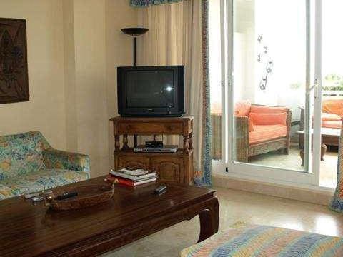 2 sypialnia Apartament na sprzedaż w Puerto Banus z basenem garażem - 1 200 000 € (Ref: 9553504)