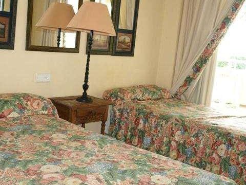 2 sypialnia Apartament na sprzedaż w Puerto Banus z basenem garażem - 1 200 000 € (Ref: 9553504)