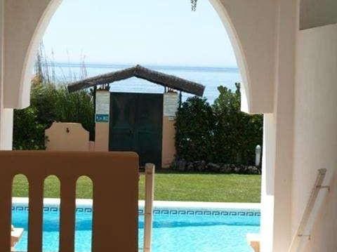 2 sypialnia Apartament na sprzedaż w Puerto Banus z basenem garażem - 1 200 000 € (Ref: 9553504)