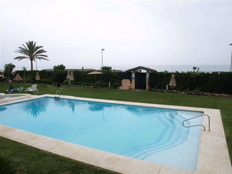 2 sypialnia Apartament na sprzedaż w Puerto Banus z basenem garażem - 1 200 000 € (Ref: 9553504)