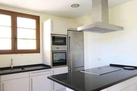 3 bedroom Villa for sale in Marbella with pool garage - € 750,000 (Ref: 9553510)