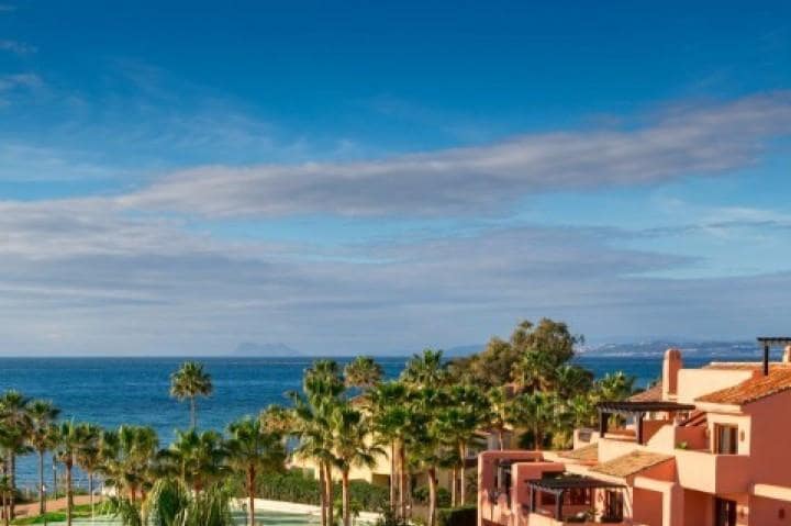 3 bedroom Apartment for sale in Estepona with pool garage - € 725,000 (Ref: 9553511)