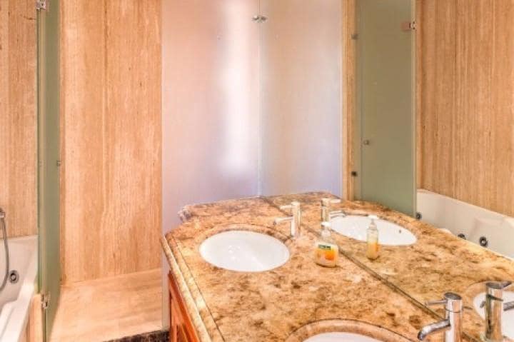 3 bedroom Apartment for sale in Estepona with pool garage - € 725,000 (Ref: 9553511)