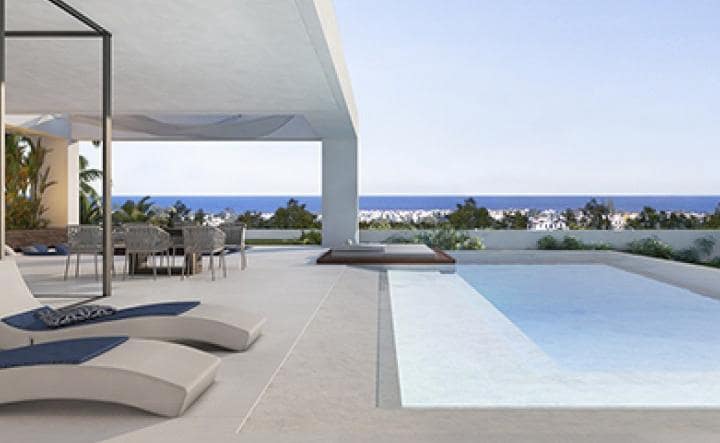 Chalet de 4 habitaciones en Estepona en venta con piscina garaje - 1.075.000 € (Ref: 9553512)