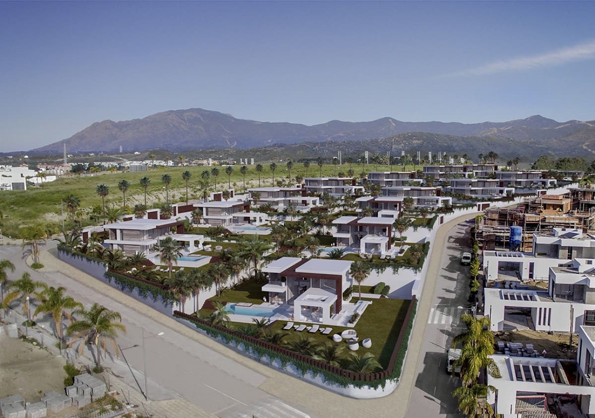 Chalet de 4 habitaciones en Estepona en venta con piscina garaje - 1.075.000 € (Ref: 9553512)