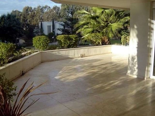Apartamento de 4 habitaciones en Estepona en venta con piscina - 965.000 € (Ref: 9553526)