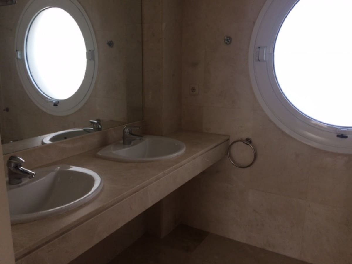 Apartamento de 4 habitaciones en Estepona en venta con piscina - 965.000 € (Ref: 9553526)