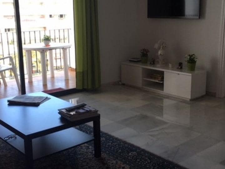 Ático de 3 habitaciones en Puerto Banus en venta con piscina garaje - 549.500 € (Ref: 9553530)