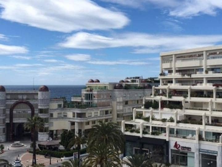 Ático de 3 habitaciones en Puerto Banus en venta con piscina garaje - 549.500 € (Ref: 9553530)