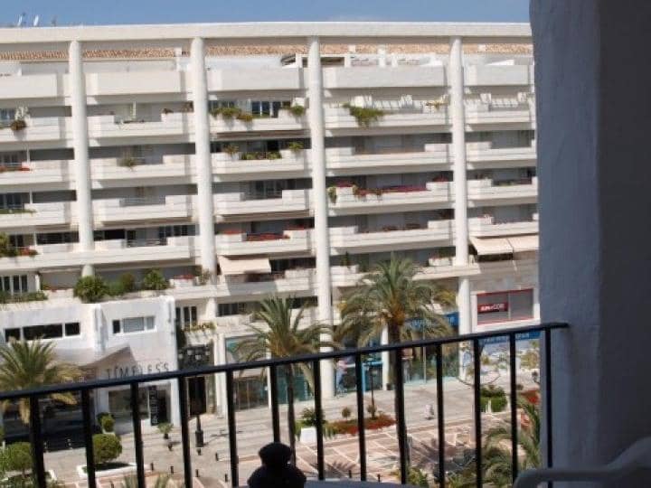 Ático de 3 habitaciones en Puerto Banus en venta con piscina garaje - 549.500 € (Ref: 9553530)
