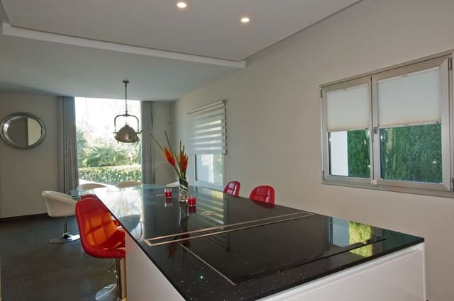 4 quarto Moradia para venda em Puerto Banus, Marbella com piscina garagem - 1 995 000 € (Ref: 9553531)