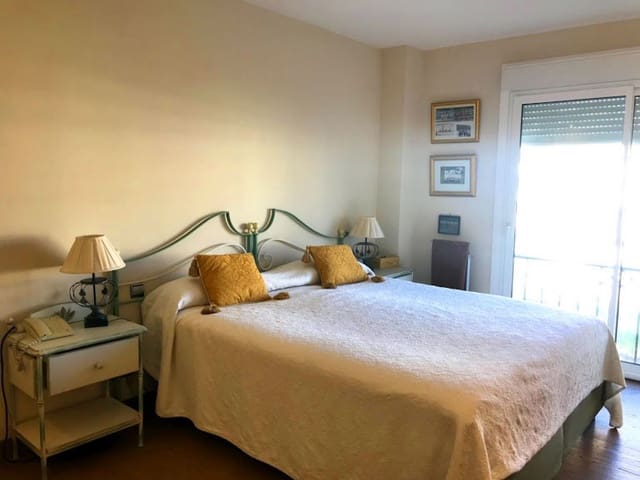 3 quarto Apartamento para venda em Puerto Banus, Marbella com piscina garagem - 1 350 000 € (Ref: 9553539)