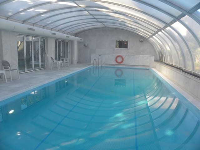 Apartamento de 4 habitaciones en Marbella en venta con piscina garaje - 995.000 € (Ref: 9553544)