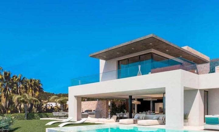 4 sovrum Villa till salu i Estepona med pool garage - 1 295 000 € (Ref: 9553545)