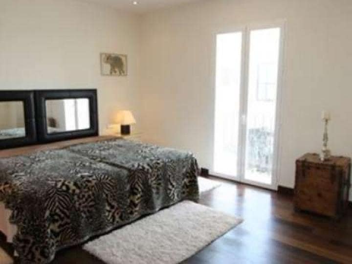 Apartamento de 2 habitaciones en Puerto Banus en venta con piscina - 995.000 € (Ref: 9553559)