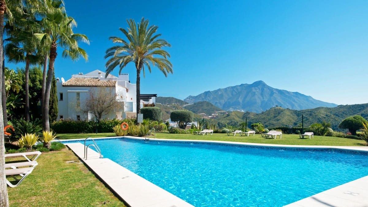 3 quarto Apartamento para venda em Benahavis com piscina - 305 000 € (Ref: 9553561)