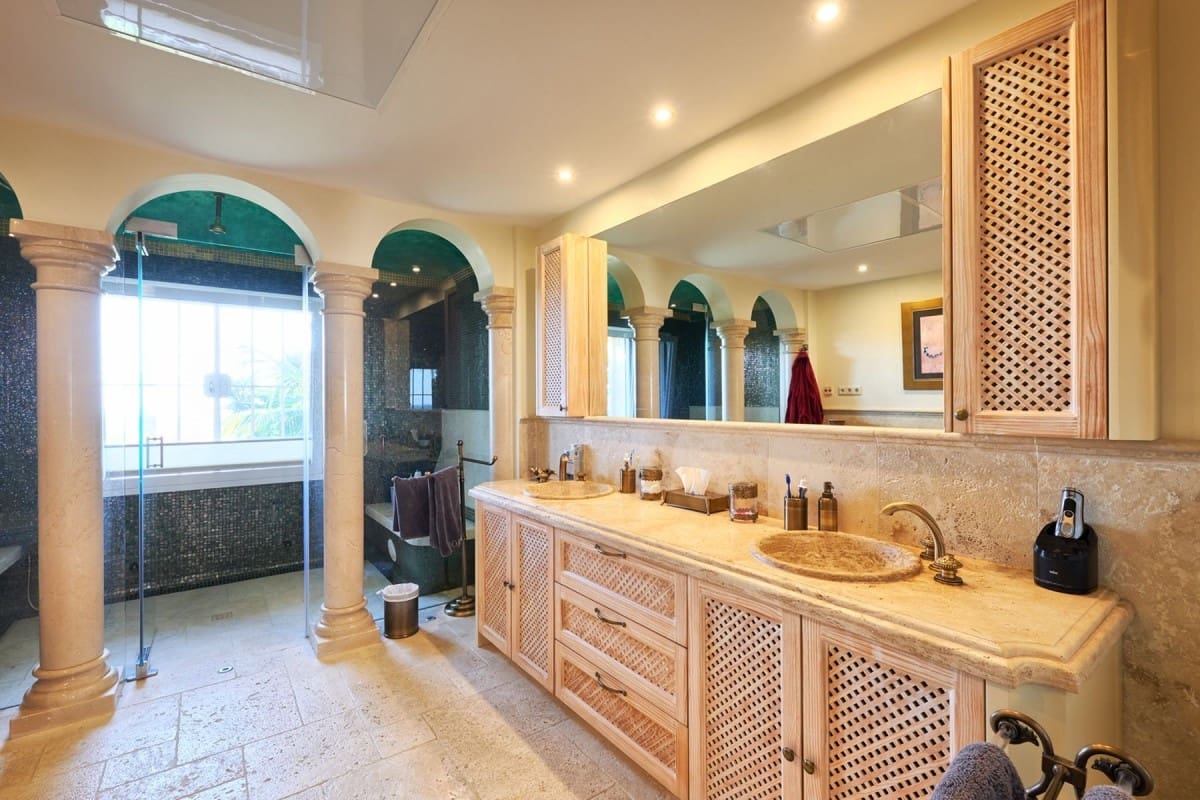 7 soveværelse Villa til salg i Marbella med swimmingpool garage - € 3.850.000 (Ref: 9553566)