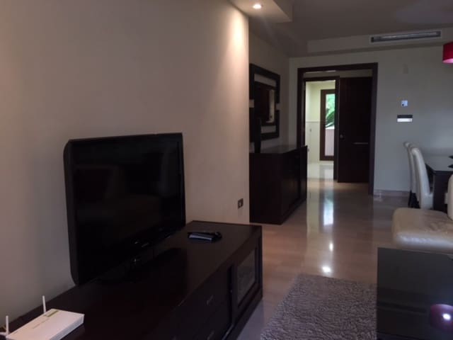 3 makuuhuone Huoneisto myytävänä paikassa Puerto Banus, Marbella mukana uima-altaan 
autotalli - 525 000 € (Ref: 9553567)