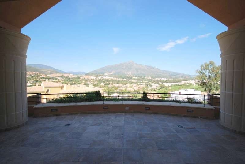 3 soveværelse Penthouse til salg i Marbella med swimmingpool - € 1.240.000 (Ref: 9553571)