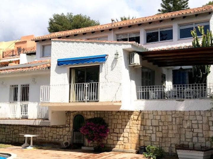 4 chambre Villa/Maison à vendre à Marbella avec piscine garage - 998 000 € (Ref: 9553572)