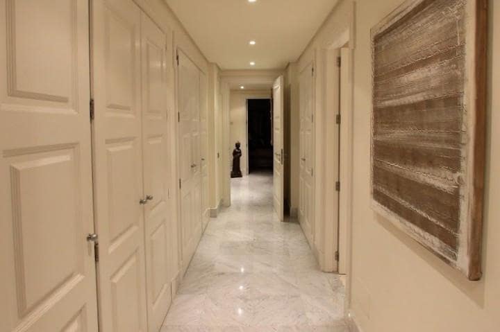 Apartamento de 3 habitaciones en Marbella en venta con piscina garaje - 1.950.000 € (Ref: 9553578)