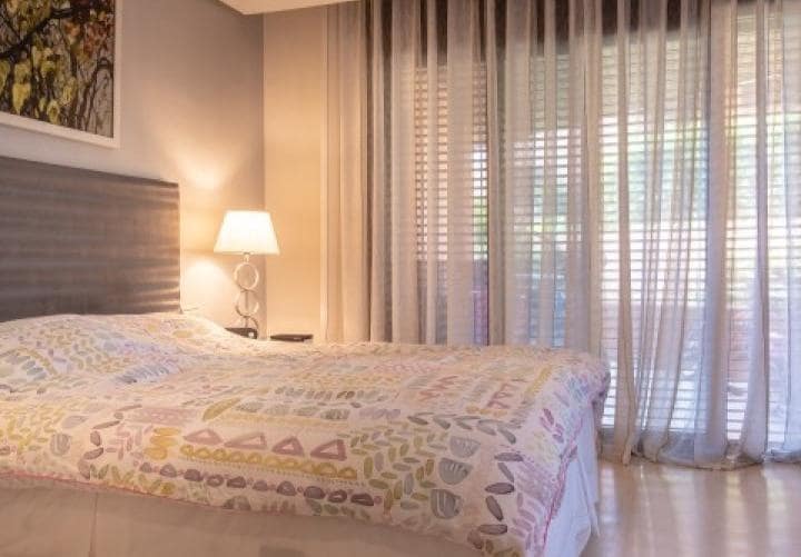 Apartamento de 3 habitaciones en Puerto Banus en venta con piscina garaje - 1.400.000 € (Ref: 9553579)