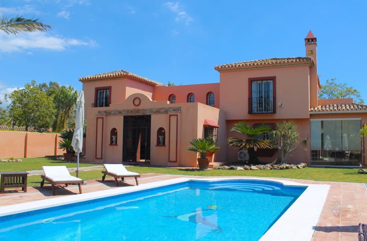 6 bedroom Villa for sale in Estepona with pool garage - € 1,615,000 (Ref: 9553586)