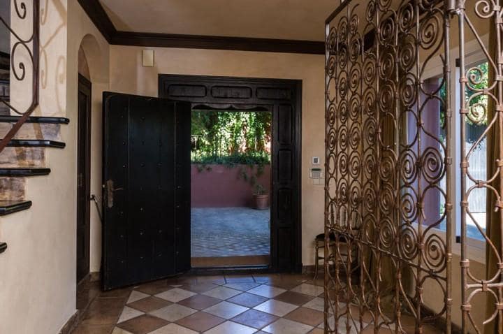 5 soveværelse Villa til salg i Marbella med swimmingpool garage - € 2.200.000 (Ref: 9553587)